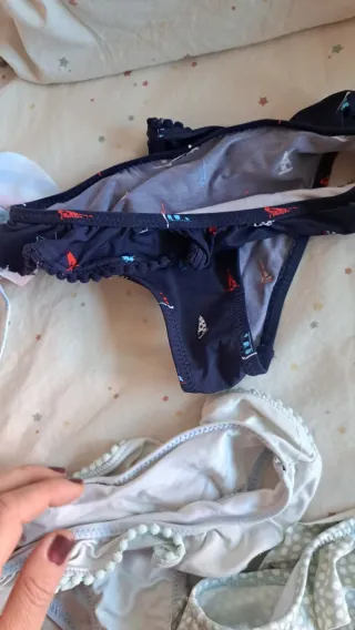 Lote 5trajes de baño niña 4 braguitas y un bañador