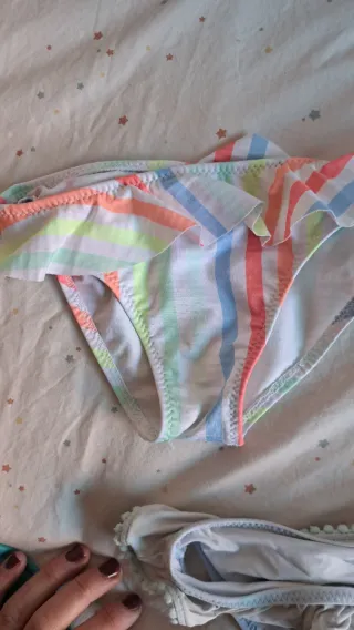 Lote 5trajes de baño niña 4 braguitas y un bañador