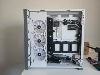 Corsair 5000X RGB Torre PC + 4 Corsair LL120 RGB