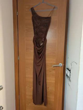 Vestido largo marron con encaje