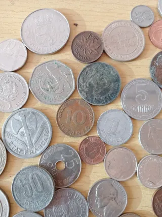 125 monedas mundiales diferentes.