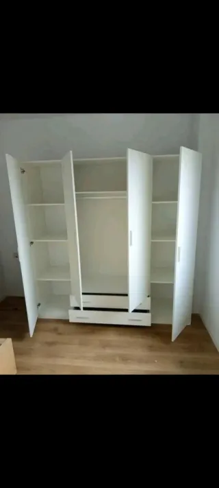 Armario blanco de madera