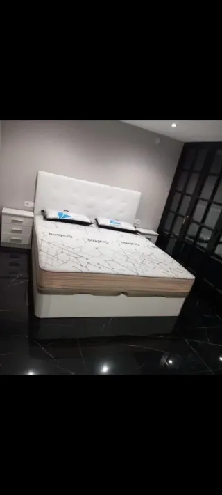 Canapé de madera y tela
