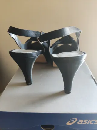Zapatos de fiesta negros con lazo