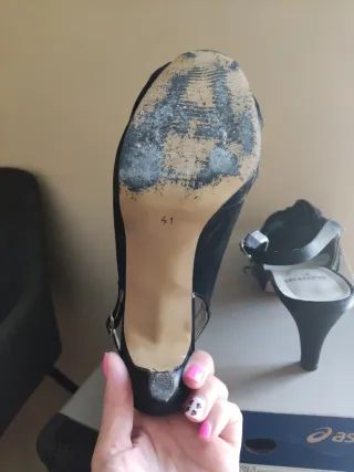 Zapatos de fiesta negros con lazo