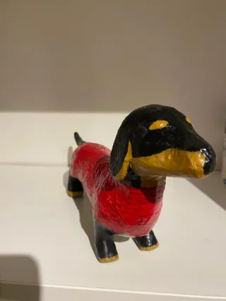 Escultura perro salchicha hecho a mano