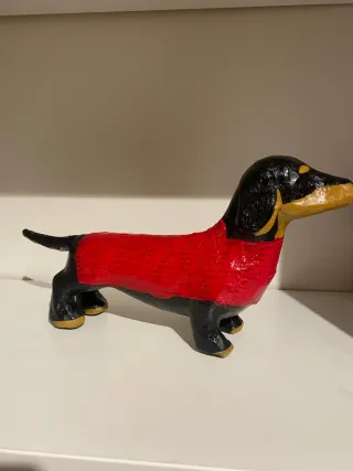 Escultura perro salchicha hecho a mano