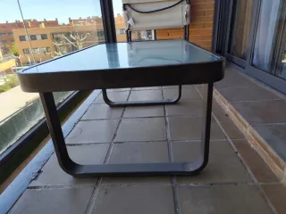 Mesa baja cristal y metal exterior. 90x55x40
