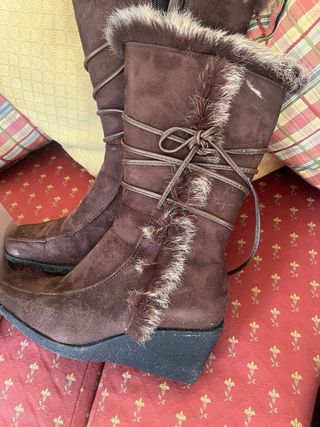 Zapatos negros con lazo y tachuelas