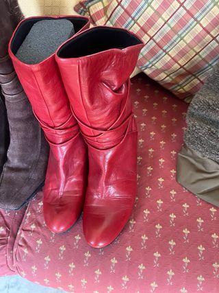 Zapatos negros con lazo y tachuelas