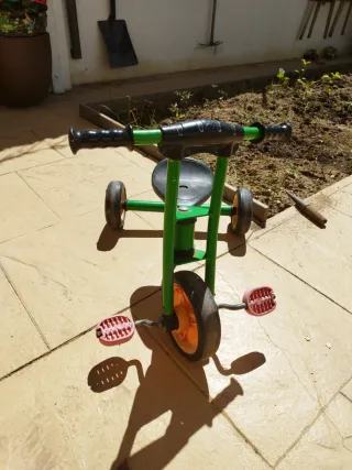 Triciclo infantil verde