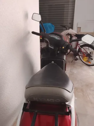 Kymco Scooter Rojo Automático