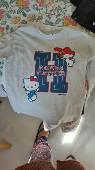 Set di abbigliamento donna: magliette, pantaloni e gonne