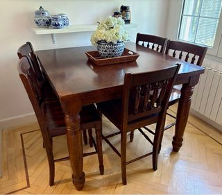 Mesa Alta EXTENSIBLE con 6 Sillas/Taburete