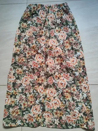 Falda larga floral con abertura