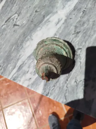 Antigua campanita de bronce