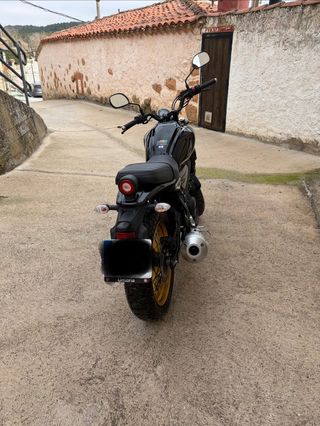 Yamaha Naked Moto - Panel Digital