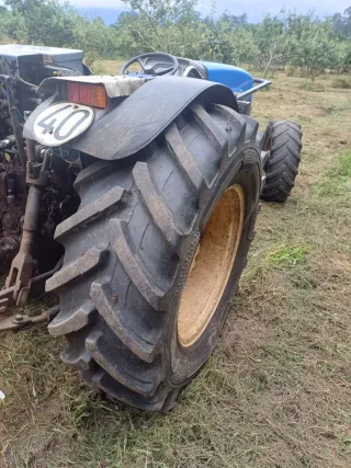 Tractor azul