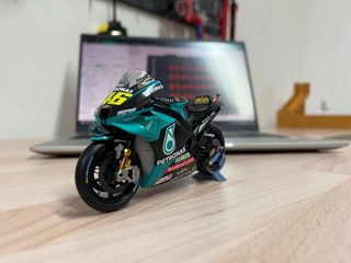 Cavalletti moto 1:18 per Santi