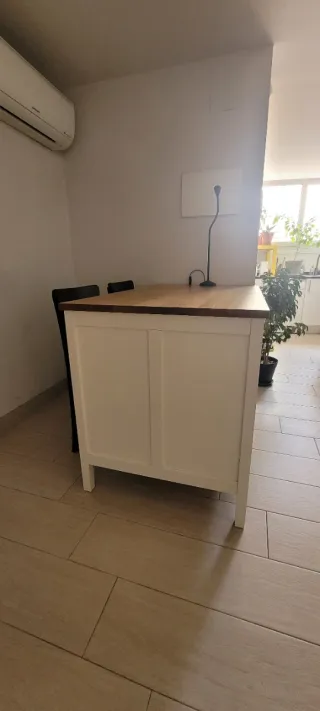 Isla de cocina IKEA Tornviken + 2 taburetes Ingolf