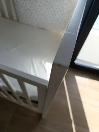 Cuna de madera maciza blanca para bebé