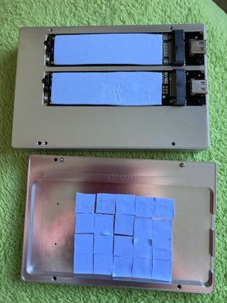 Caja discos NVMe y SATA