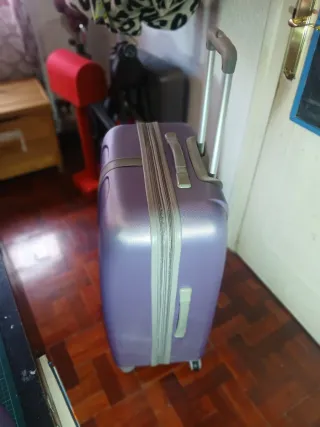 Juego 2 maletas moradas