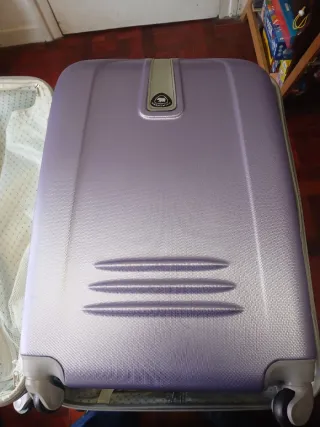 Juego 2 maletas moradas