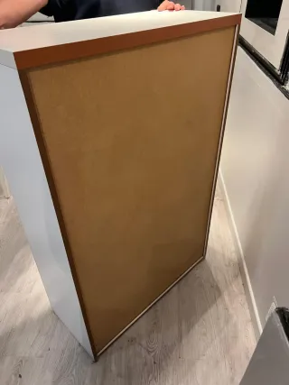 Mueble de salón blanco con cristal
