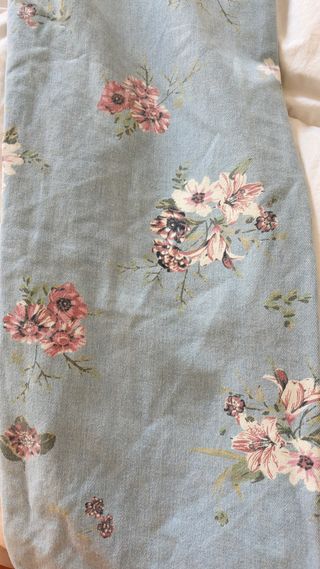 Pantalón vaquero estampado flores T.M