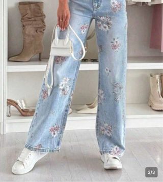 Pantalón vaquero estampado flores T.M