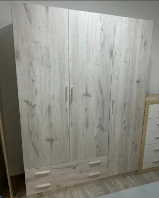 Armario de madera gris