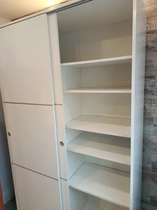 Armario blanco 2 puertas correderas ,color blanco.