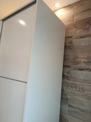 Armario blanco 2 puertas correderas ,color blanco.