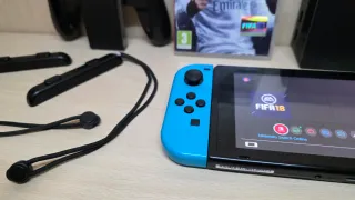 Nintendo Switch piu  FIFA 18 Bundle