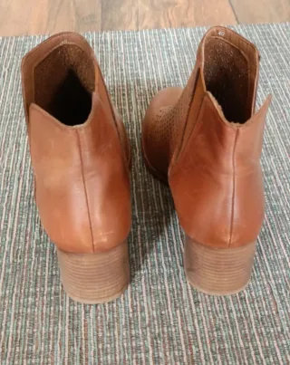 Stivaletti donna marrone traforati