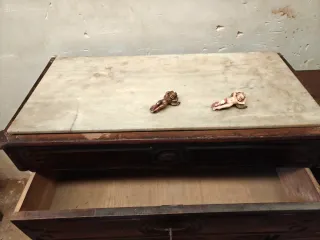 Cajonera antigua vintage mármol y madera