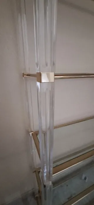 Vitrina Acrílico Dorada 2m