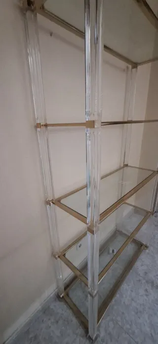 Vitrina Acrílico Dorada 2m