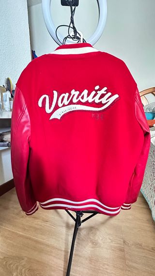 Cazadora Universitaria Roja Stradivarius