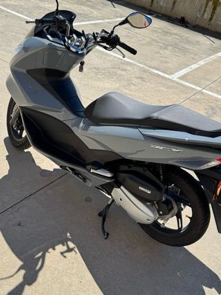 Honda PCX Gris Maxi Scooter Automática