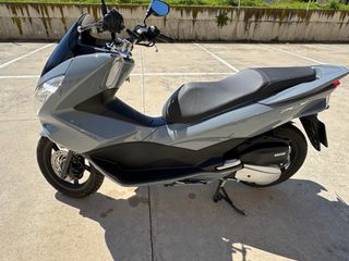 Honda PCX Gris Maxi Scooter Automática