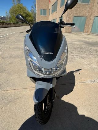 Honda PCX Gris Maxi Scooter Automática