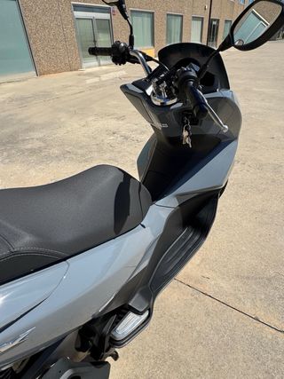 Honda PCX Gris Maxi Scooter Automática