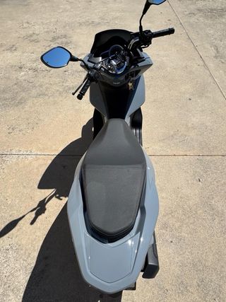 Honda PCX Gris Maxi Scooter Automática