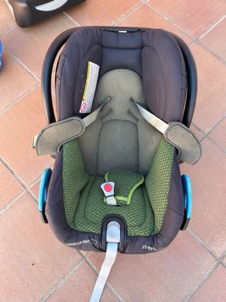 Silla coche Bebe Confort con adaptador