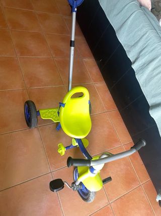 Triciclo infantil amarillo