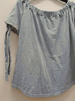 Maglia a righe blu e bianche con scollo ampio S/M