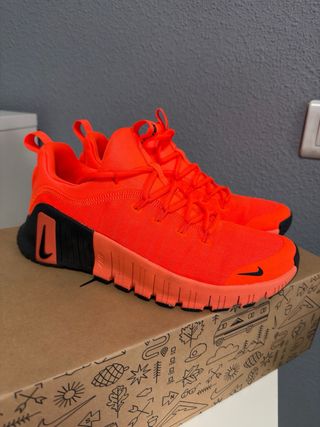 Nike Free Metcon 6 Naranja y Negro