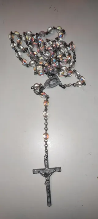 Due Rosario Vintage Collezione: uno con perle argentate e uno con perle nere